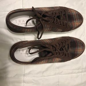 Alegria Traq Flannel Brown Plaid 10.5 or 41